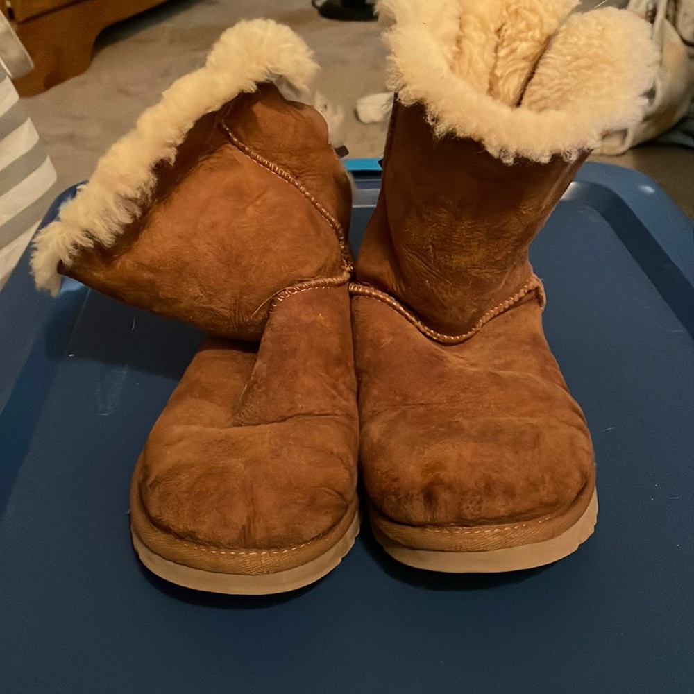 Well loved bailey bow uggs